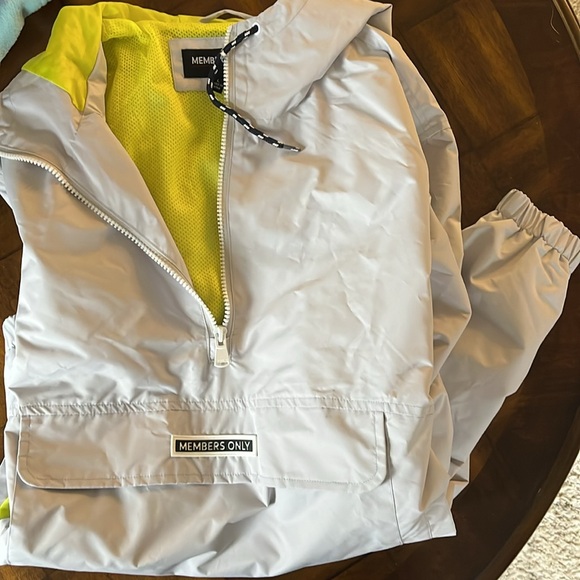 Light wight brand new Member Only 3/4 zip jacket - Picture 4 of 4